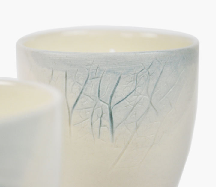 Gobelet en porcelaine peint à la main - Bougie cassis + thym – Image 3