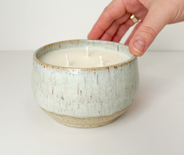 Pot céramique bougie à trois mèches sapin baumier