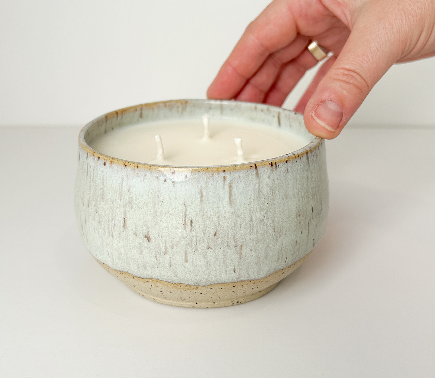 Pot céramique bougie à trois mèches sapin baumier